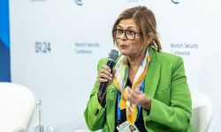 هند قبوات... الوزيرة الوحيدة في الحكومة السورية الجديدة من هي؟